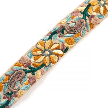 Vyšívaná stuha šantung velký květ mint okrová