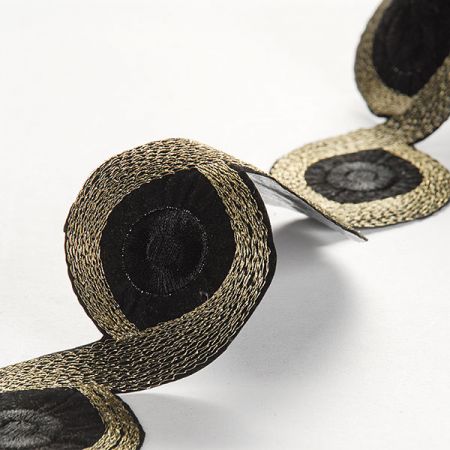 Krajková oděvní porta nažehlovací černá/zlatá