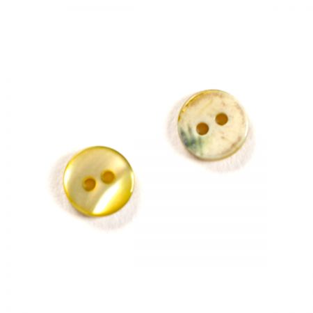 Knoflík perleťový dvoudírkový zelený malý