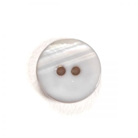 Knoflík perleťový dvoudírkový středně šedý