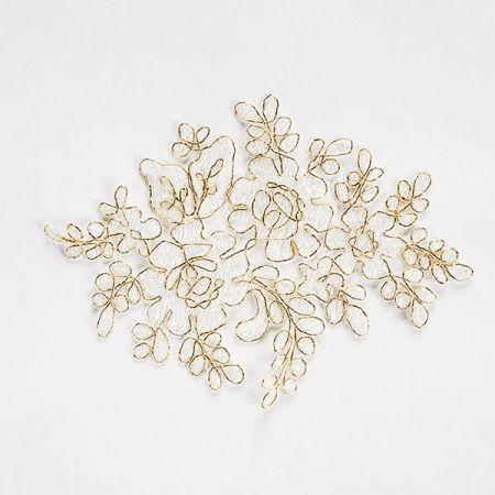 Krajková aplikace středová lomená bílá zlatá