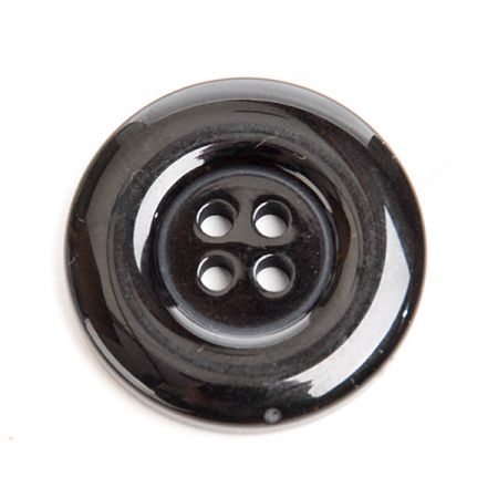 Gombík plastový čtyřdírkový čierny strednej