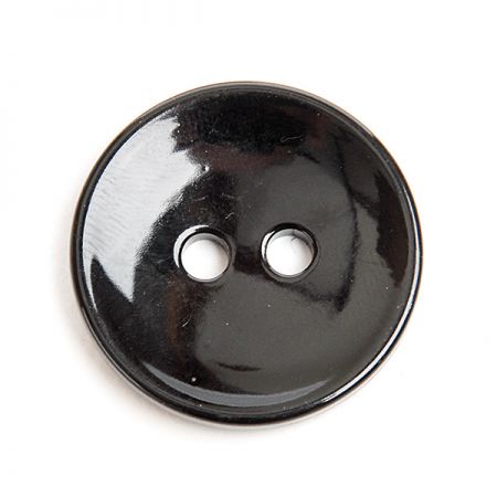 Gombík plastový dvojdierkové čierny hladký veľký