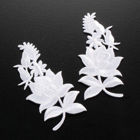 Květinová aplikace párová nažehlovací bílá