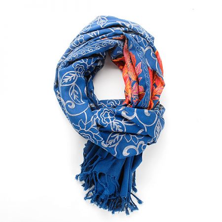 Šála pléd modrá s květinovou tm.šedou výšivkou