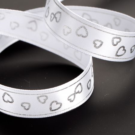 Atlasová stuha bílá stříbrná srdíčka 15mm