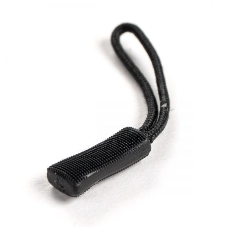 Poutko plastové na jezdce na zip černé obdelník