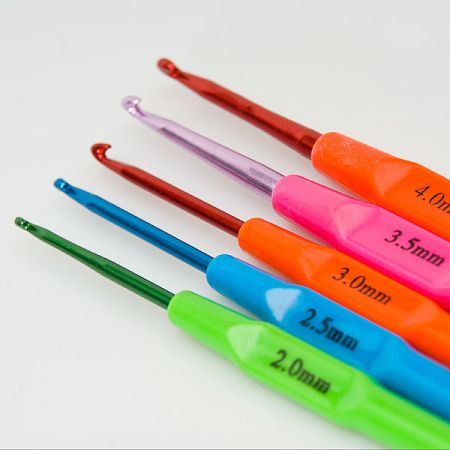 Háček na přízi a vlnu s rukojetí, vel. 2