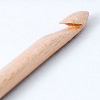 Dřevěný háček, vel. 12