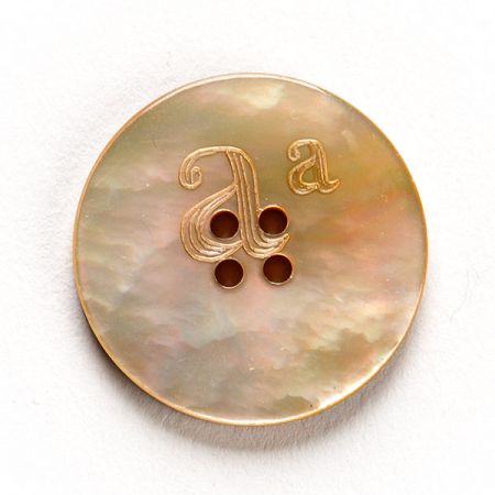 Knoflík perleťový vzor A velikost 44"