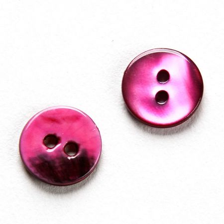 Knoflík perleťový dvoudírkový fuchsiový