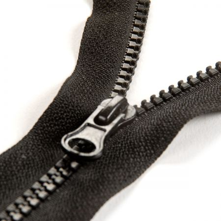 Zip 40 cm kostěný 5mm dělitelný černý