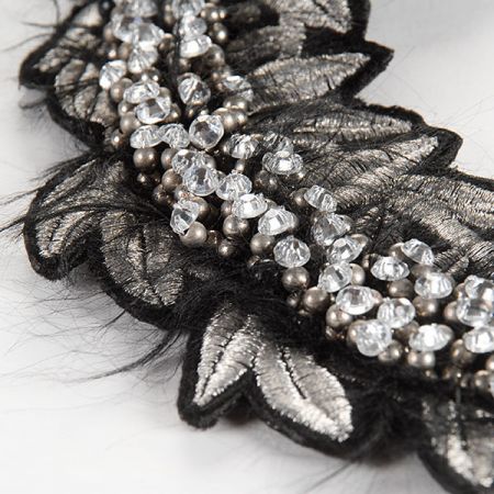 Krajková aplikace středová černo-stříbrná