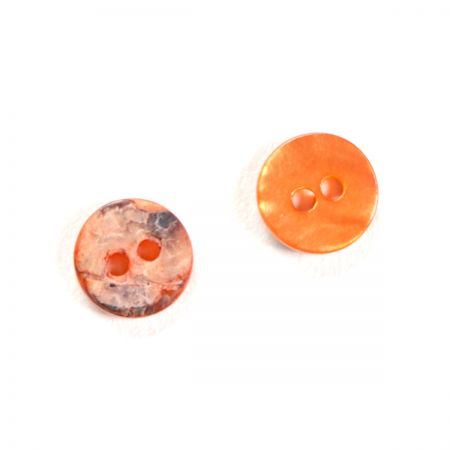 Knoflík perleťový dvoudírkový měděný malý