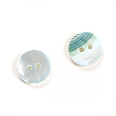 Knoflík perleťový dvoudírkový azurový 24"