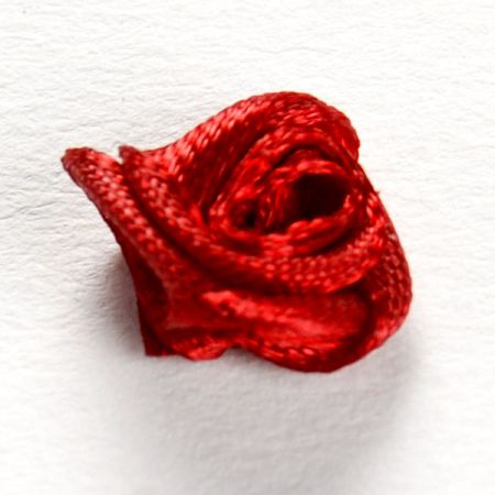 Látkový kvet ruže malá vínová