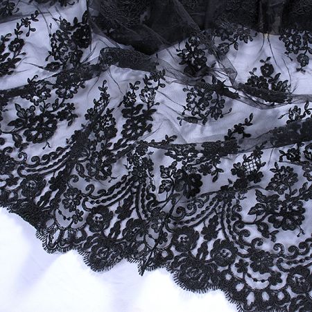 Efektní krajka vyšívaná na tylu černá II.jakost