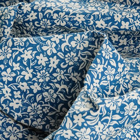 Bavlněná látka tisk motiv květin modrá
