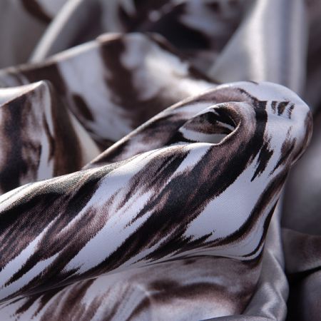 Satén digitální tisk bordura zvířecí motiv tm.hnědá