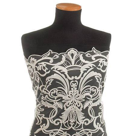 Krajka luxusní výšivka na tylu smetanová