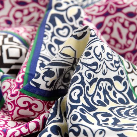 Viskozová šatová látka ornamentální vzor