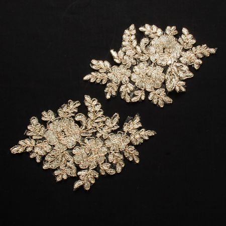 Krajková aplikace středová zlatá