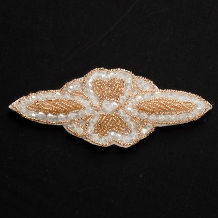 Korálková vsadka květinový motiv bílá/zlatá