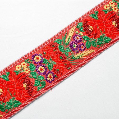 Folklórní stuha červená s květinovým vzorem