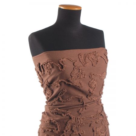 Len viskoza s plastickou aplikací hnědé barvy