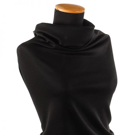 Středně silný úplet matný povrch černý