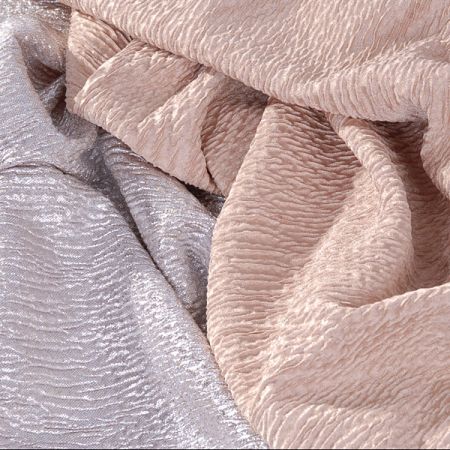 Efektní kreš úplet stříbrný tisk