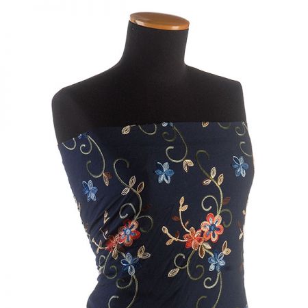 Viskozová letní látka s výšivkou tm. modrá