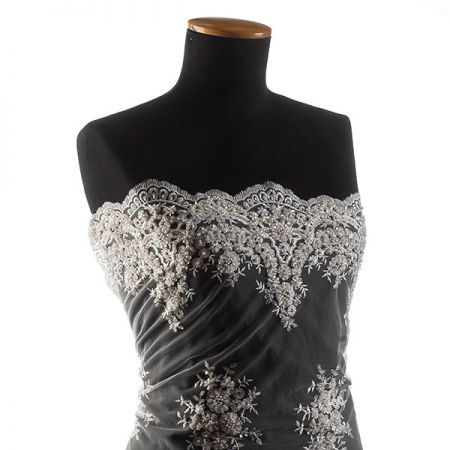 Krajka výšivka na tylu s korálky rokajlem slon. kost