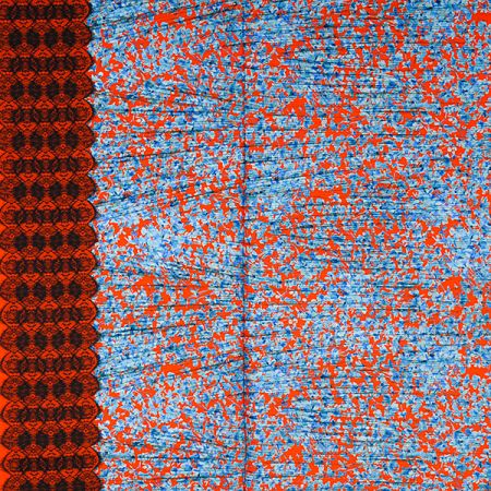 Hedvábný atlas květinový motiv/krajka červená