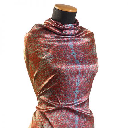 Atlas jemný grafický design motýlci/květy velký