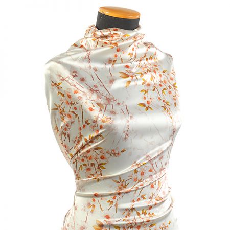 Atlas variace kimono květy slonová kost