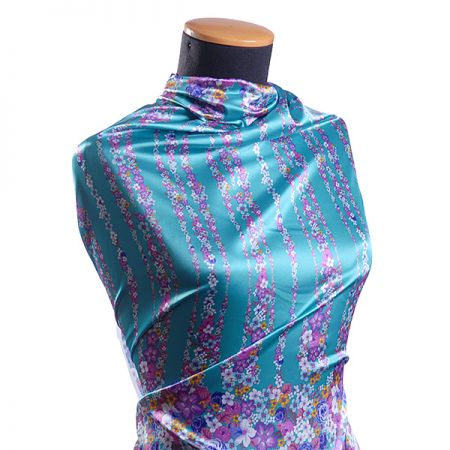 Atlas variace kimono květy bordura tyrkysová