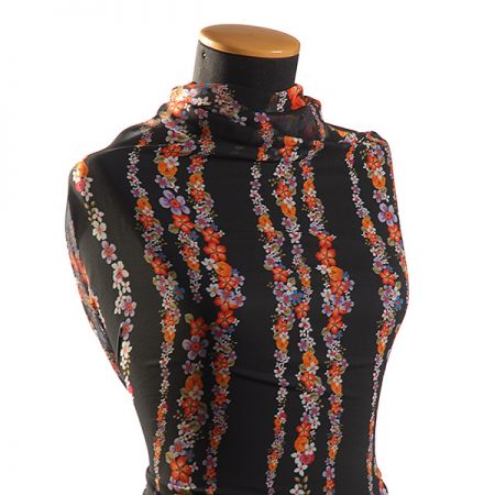 Žoržet variace kimono květy bordura černá