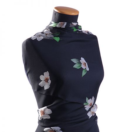 Hedvábný šifon černá