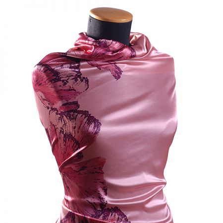 Atlas motiv velkých květů růžová II.jakost