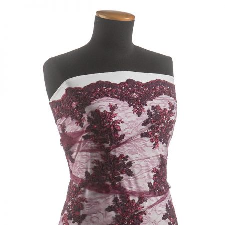 Krajka na vzorovém tylu květy purpurová/fialová