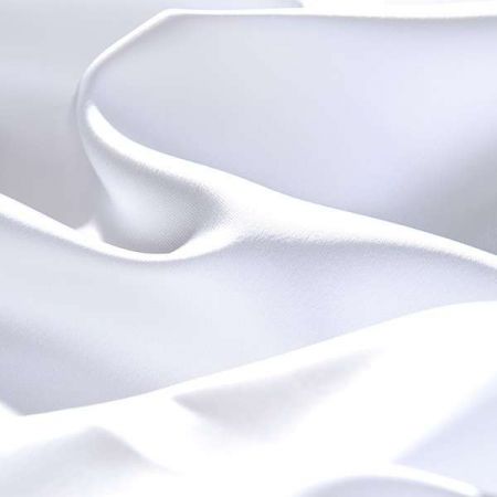 Satén duchesse bílý