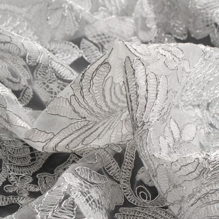 Krajka stříbrná výšivka na tylu květivnoý ornament