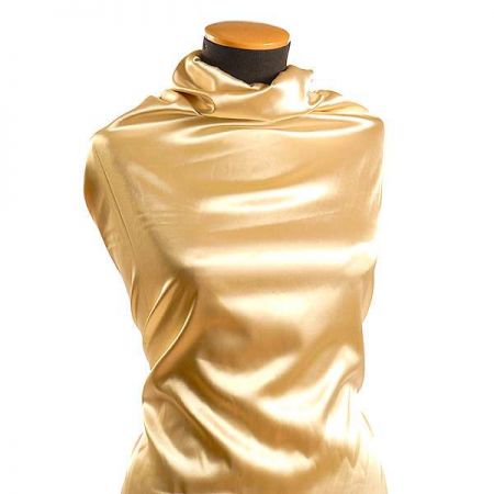 Satén pružný tm. zlatobéžový