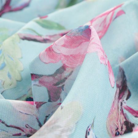 Šifon jemný se vzorem pávů a květin v mint