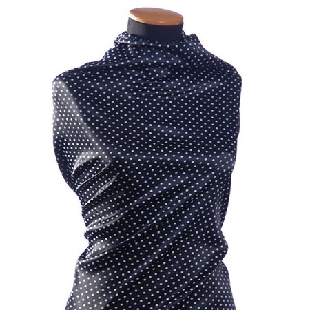 Pružný satén motiv puntíků bílá/černá