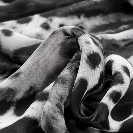 Šifon jemný zvířecí motiv černá šedá