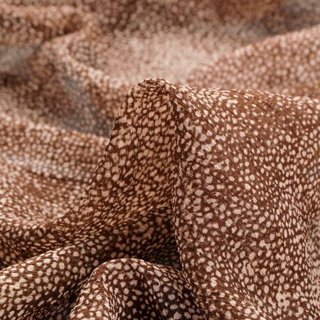 Šifon plise drobný vzor hnědobéžový