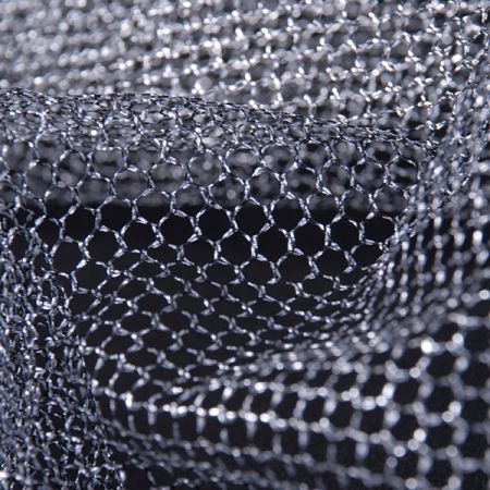 Stříbrno černý tyl velká oka