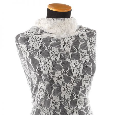 Pružná krajka květy smetanová